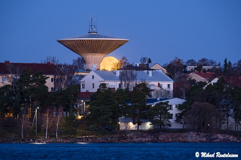 Lauttasaaren vesitorni Jätkäsaaresta, Helsinki