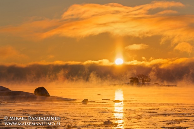 Merisavua Lauttasaaressa viime talven kuvauksellisimpana pakkaspäivänä (29.12.2014)
