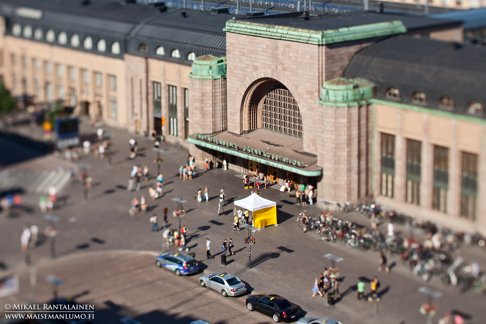 Helsingin päärautatieasema kuvattuna Tilt/Shift-objektiivilla