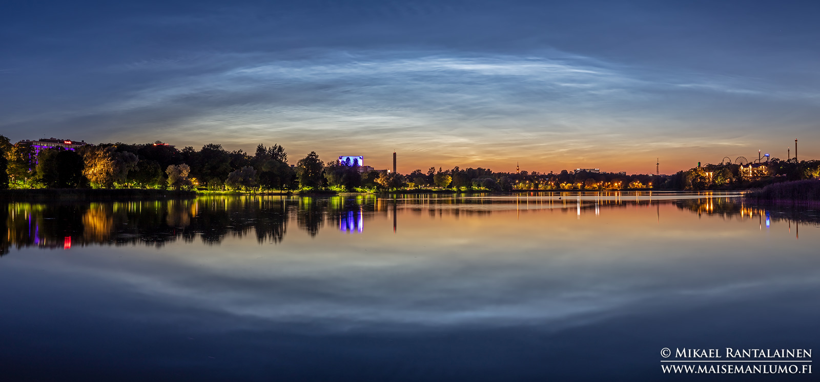 Valaisevia yöpilviä Töölönlahdella, Helsinki