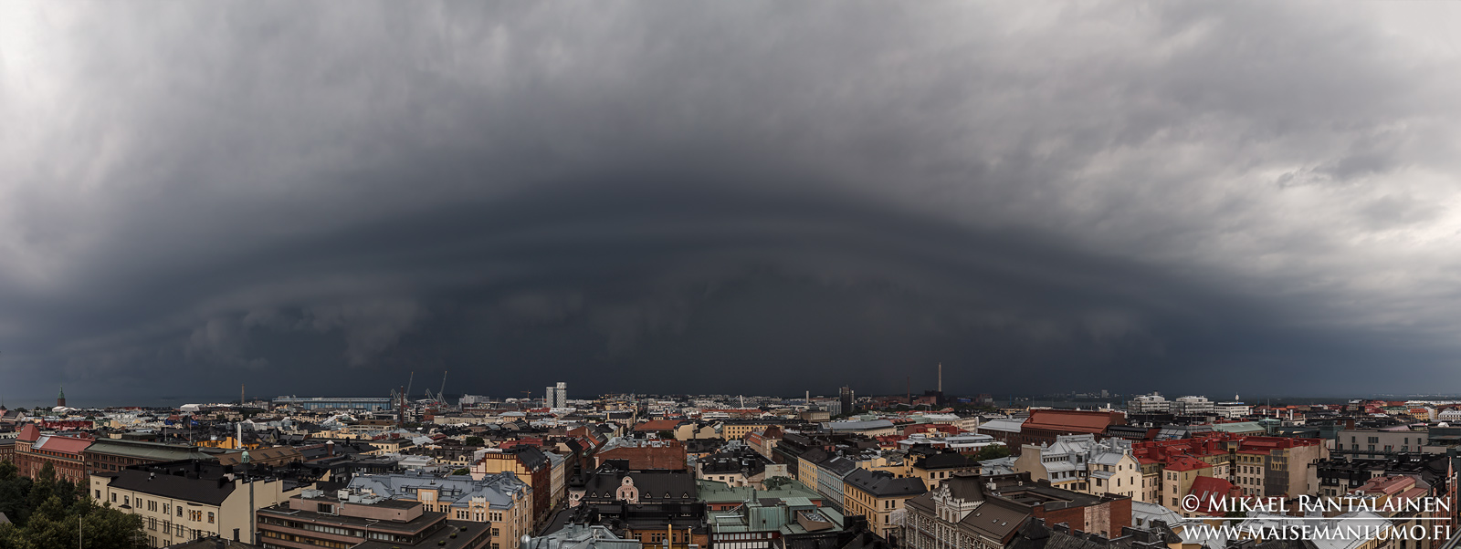 Klaara-myrskyn vyörypilvi saapuu, Hotelli Torni, Helsinki (HP159)