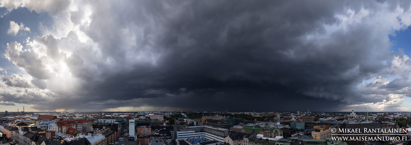 Vyörypilvi saapuu, Hotelli Torni, Helsinki (HP191)