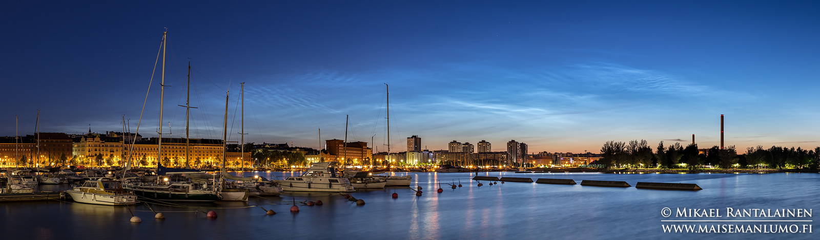 Valaisevat yöpilvet Kruunuhaan ja Hakaniemen yllä, Helsinki (HP157)