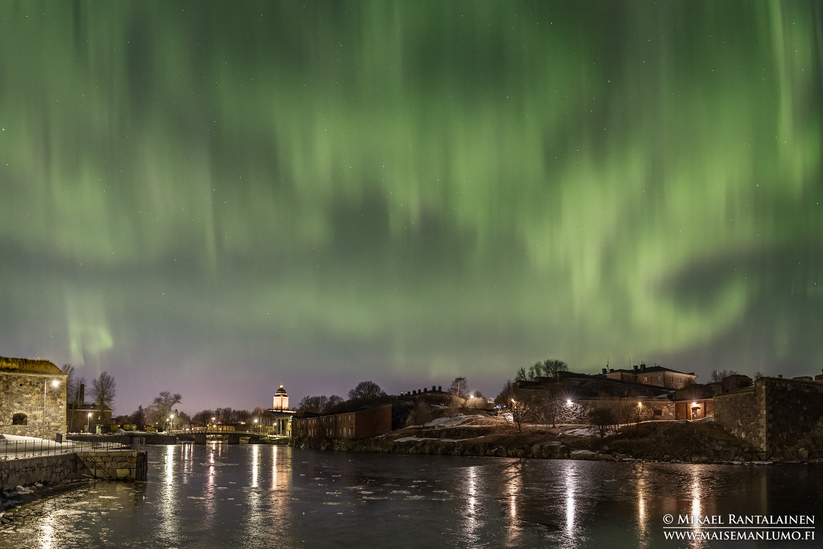 Revontulet Suomenlinnassa (maaliskuu 2022)