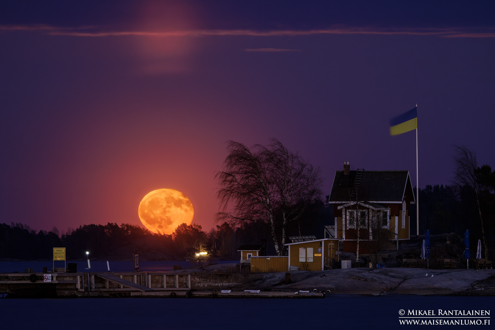 Katajanokanluoto ja kuu